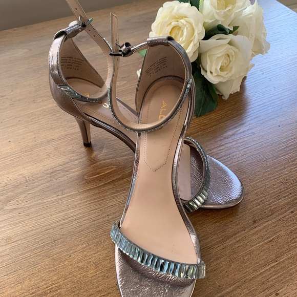 NWOT Aldo strappy silver sandals w/glassy accents - Picture 2 of 6